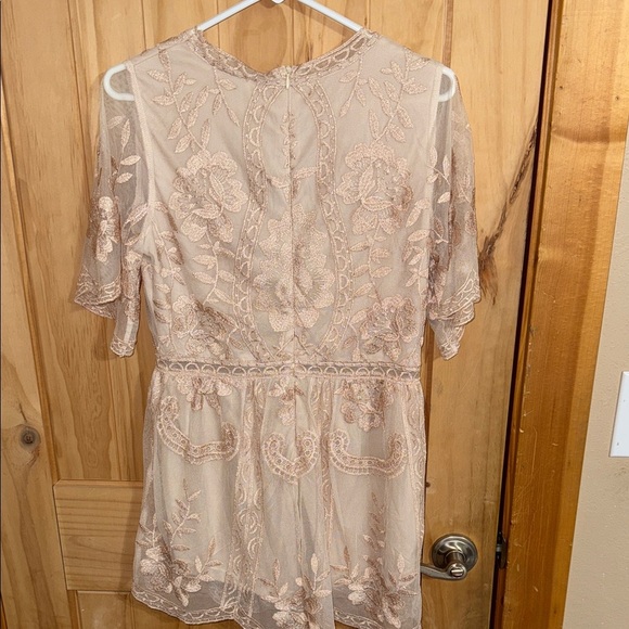 UMGEE Elegant Lace Dress in Blush Pink - Picture 3 of 5